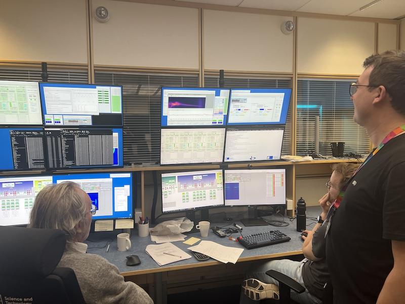 HALHF@CLARA scientists in the control room of the CLARA test facility